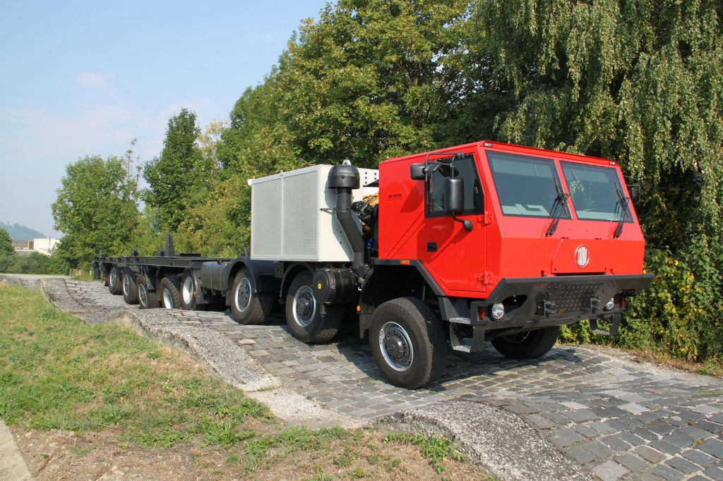 mid-D-sseldorf-Spezialfahrzeug-von-Tatra-Trucksa-207848
