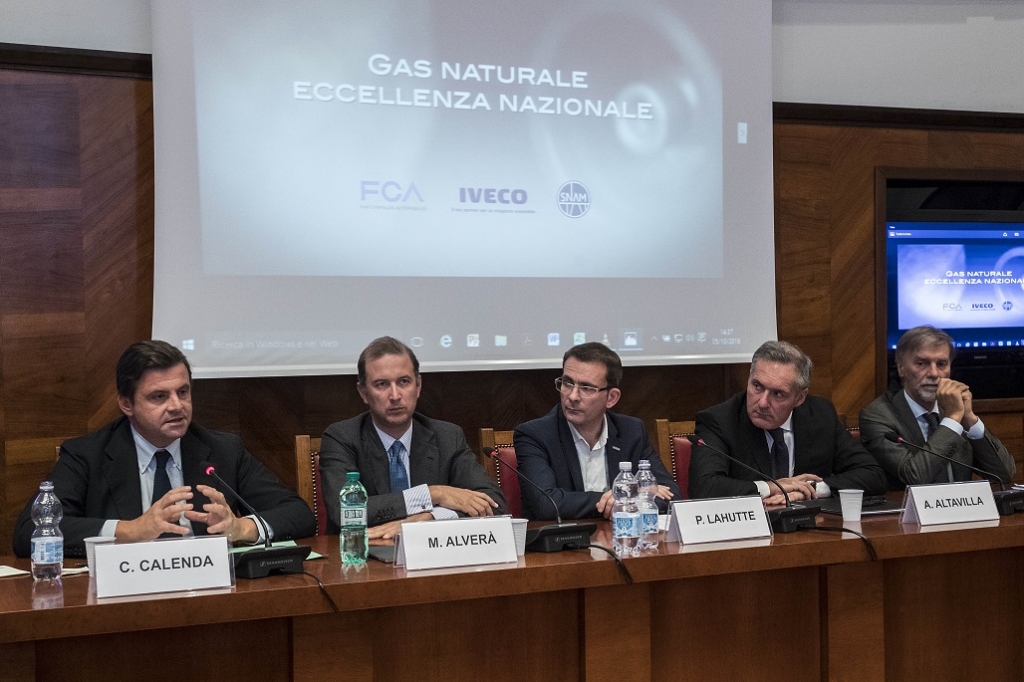 Foto Roberto Monaldo / LaPresse 05-10-2016 Roma Economia Accordo di cooperazione tra Snam, Fca e Iveco per lo sviluppo del gas naturale per autotrazione in Italia Nella foto Carlo Calenda, Marco Alverà (Snam), Pierre Lahutte (Iveco), Alfredo Altavilla (Fca), Graziano Delrio Photo Roberto Monaldo / LaPresse 05-10-2016 Rome (Italy) Agreement between Snam, Fca and Iveco for the development of natural gas for transport in Italy In the photo Carlo Calenda, Marco Alverà (Snam), Pierre Lahutte (Iveco), Alfredo Altavilla (Fca), Graziano Delrio