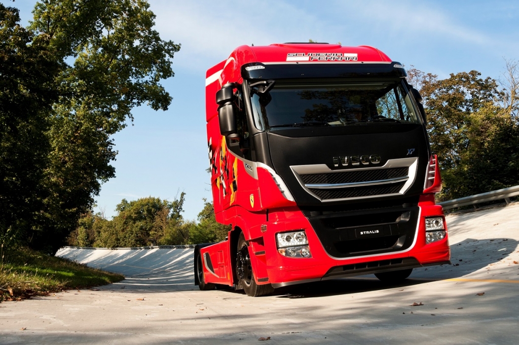 new-stralis-emotional-truck-scuderia-ferrari-2