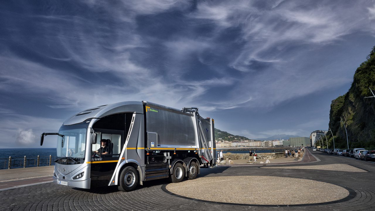 Due Truck Elettrici Irizar Per La Raccolta Rifiuti Alla Citt Donostia