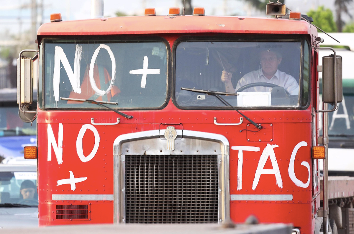 La protesta dei camionisti in Cile contro l'aumento dei pedaggi